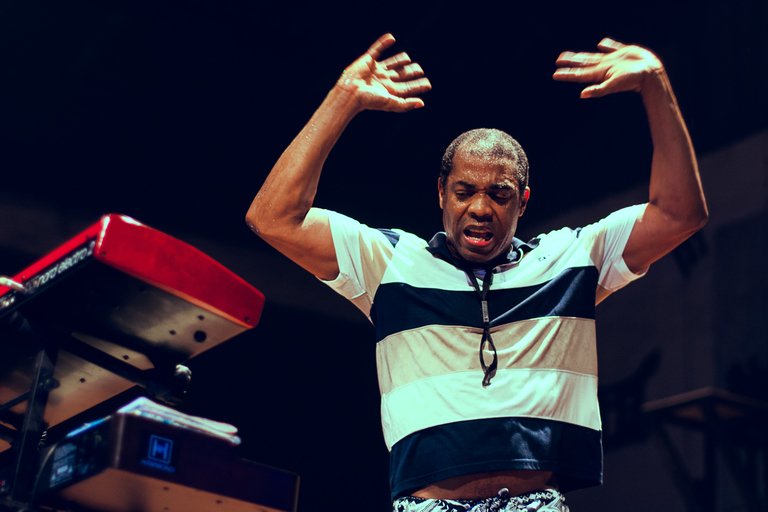 Femi Kuti, hands in air