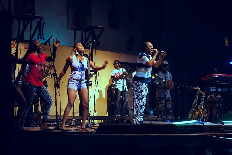 Shrine, Femi with band