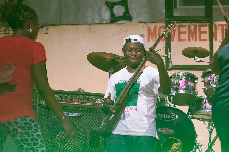 Shrine, bassist slapping