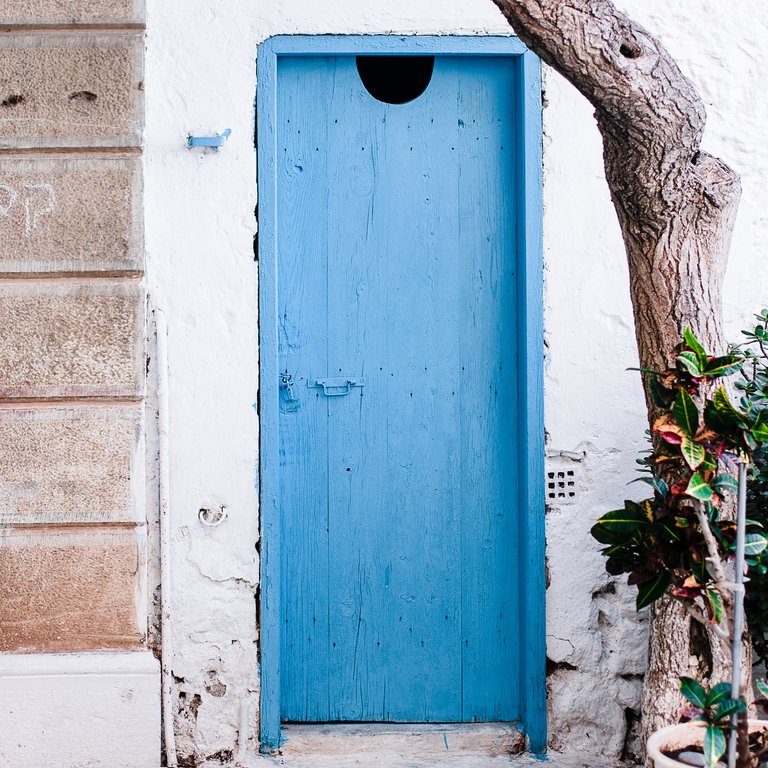 Crete, blue door
